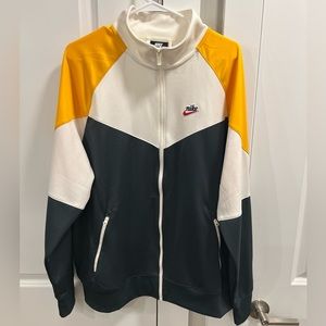 Nike Heritage Windrunner Jacket Poly Knit Seaweed/ Sail University Gold